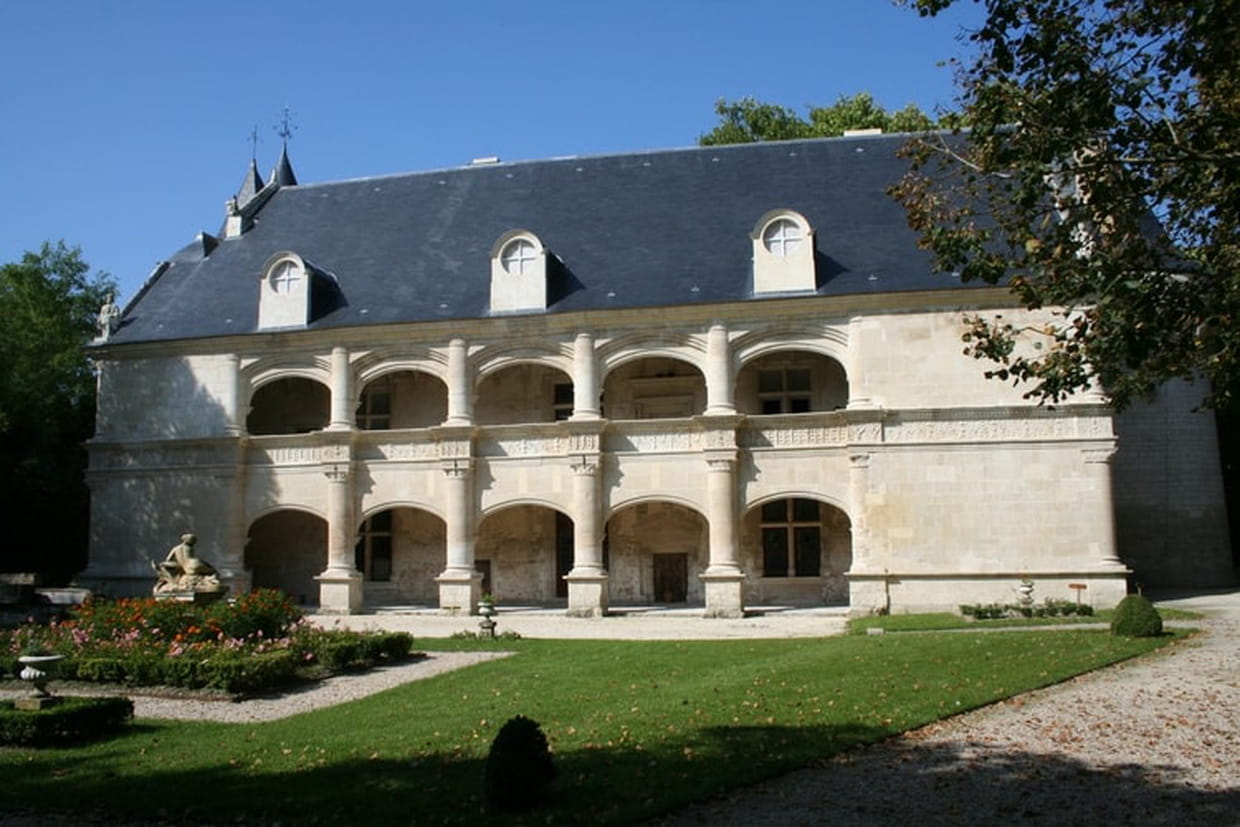 Le Château de DampierresurBoutonne