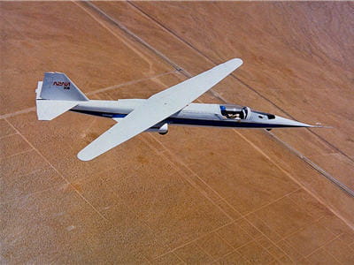 le seul et unqiue modèle d'avion à aile oblique.