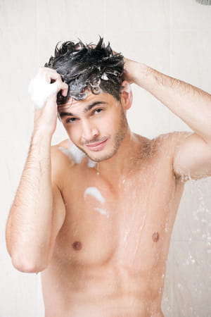 suivez ces quelques conseils pour garder de beaux cheveux, shampooing après