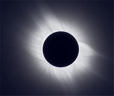eclipse solaire prise en mars 2006 en turquie.