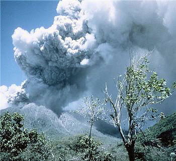 la soufrière de montserrat a produit un tel panache de cendres le 10 février