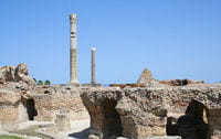 les ruines de carthage au bord de la méditerranée