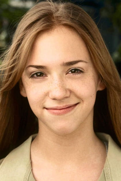 Andrea Bowen alias Julie Mayer