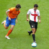 luis figo (à droite) est parti du real madrid en 2005 pour rejoindre l'inter