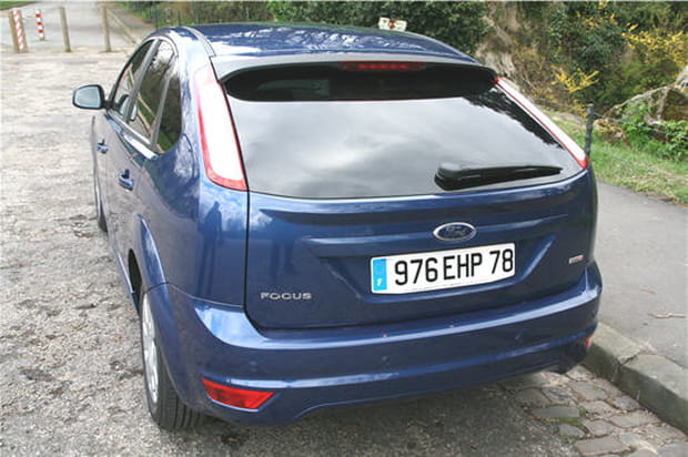 Une ligne d'équipements sportifs