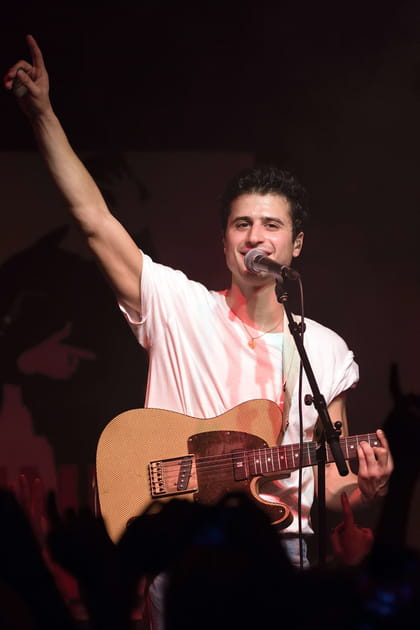 Pierre Niney &eacute;tait &agrave; l'&eacute;cole avec un chanteur bien connu