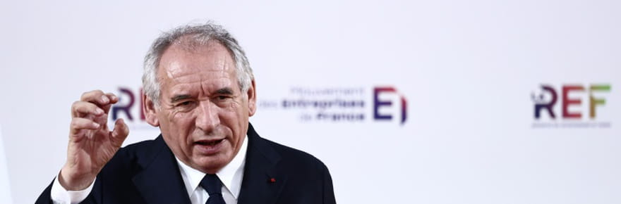Bayrou per&ccedil;oit un fr&eacute;missement de l'opinion sur la dette, le RN et la gauche consid&egrave;rent sa &quot;page tourn&eacute;e&quot;