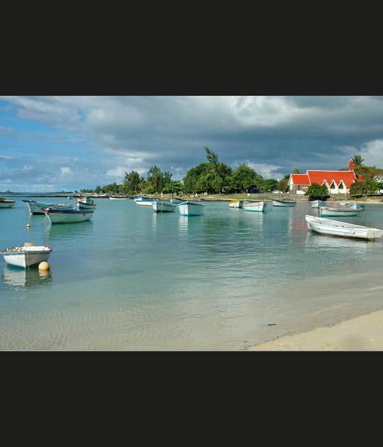 Barques et &eacute;glise du Cap Malheureux