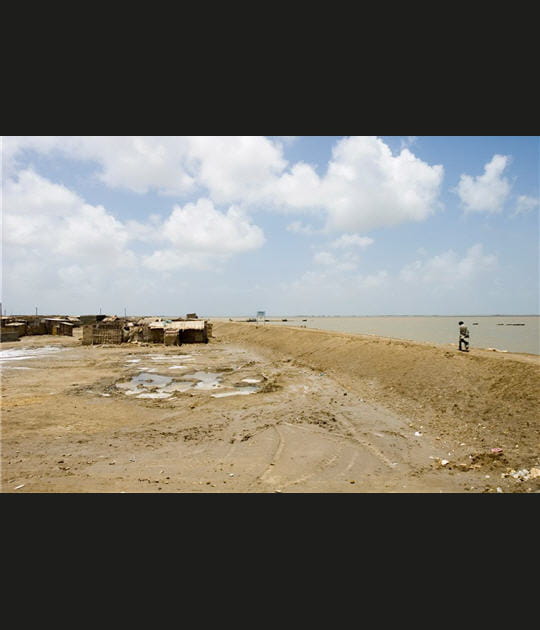 Malgr&eacute; la digue