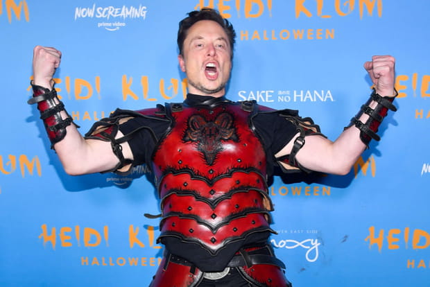 Le milliardaire Elon Musk en tenue sataniste