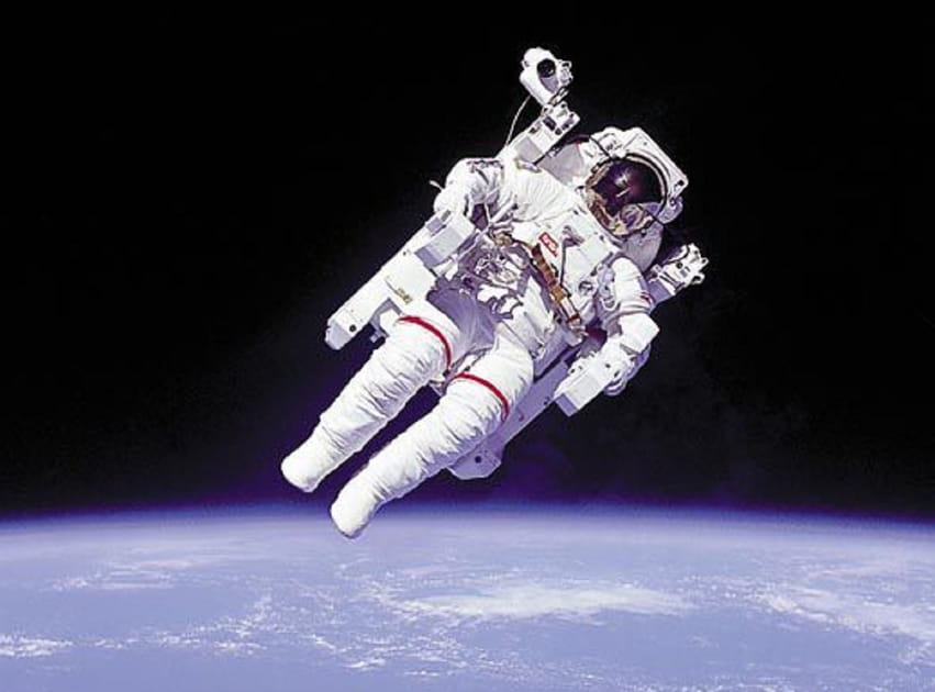Balade sans attache dans le cosmos