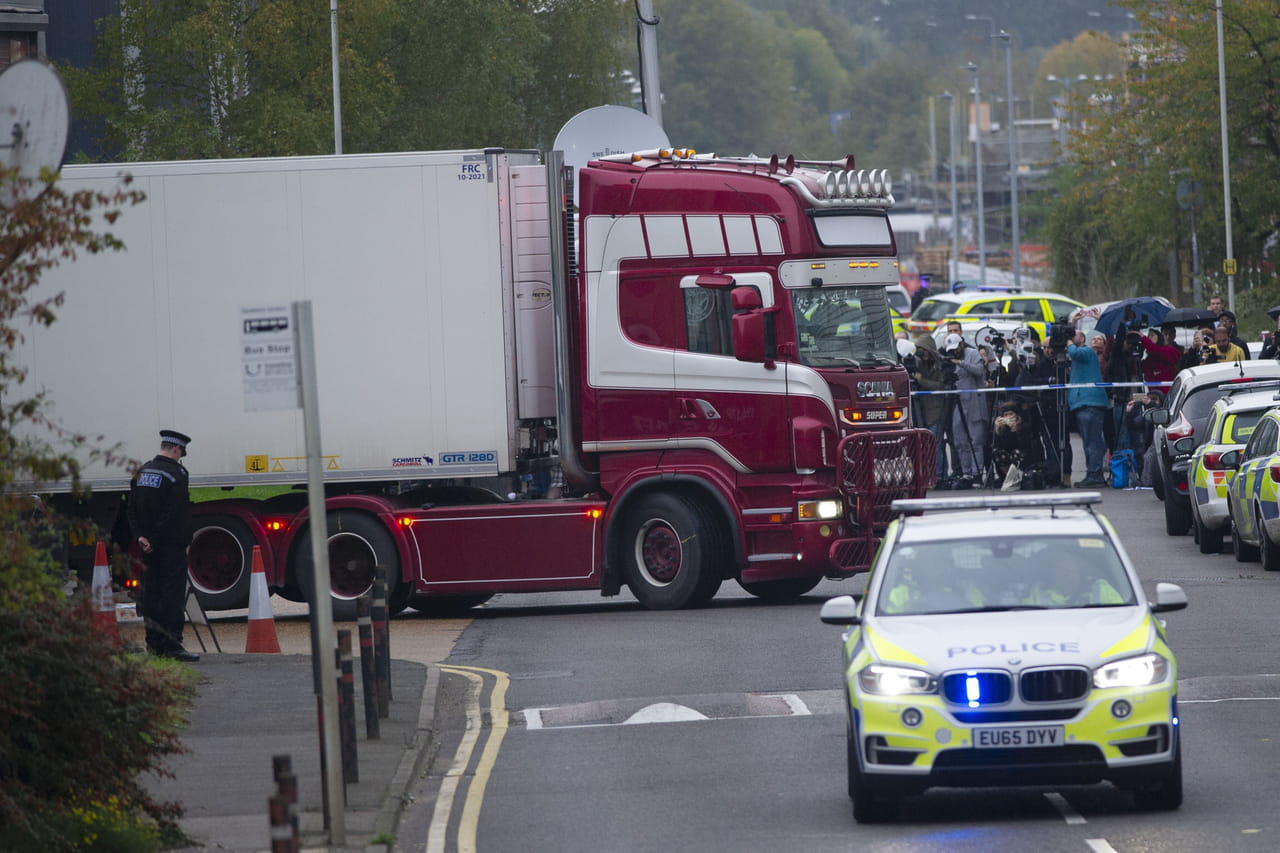 39 morts découverts dans un camion au Royaume-Uni : les premiers éléments de l'enquête