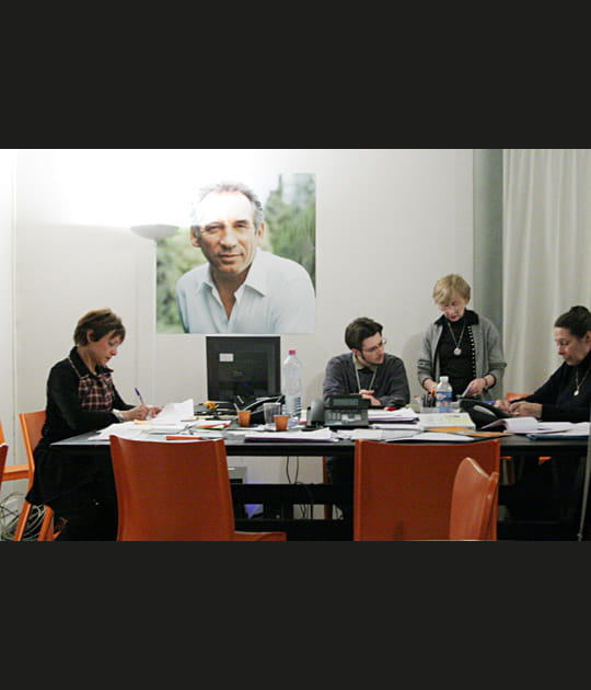 Ambiance studieuse chez les militants