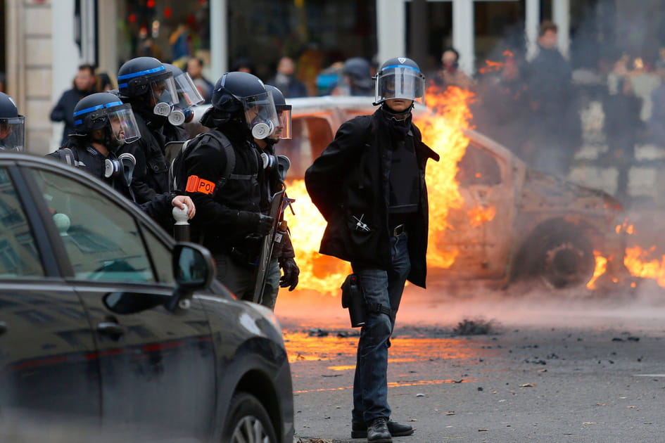 Gilets jaunes&nbsp;: les images choc &agrave; Paris