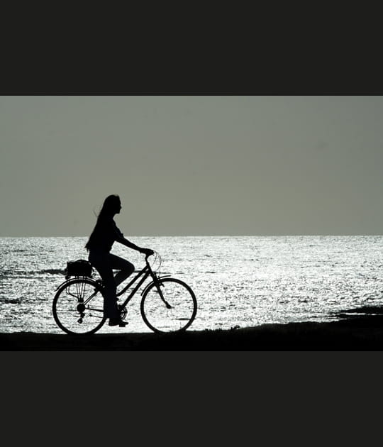 La jeune fille au v&eacute;lo