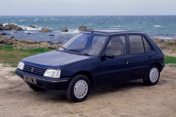 Voiture de Nicolas Dupont-Aignan : Peugeot 205