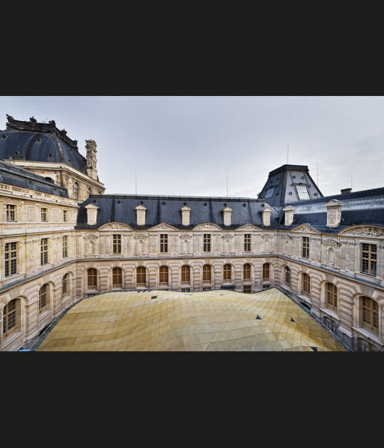 Un tapis volant se pose au Louvre