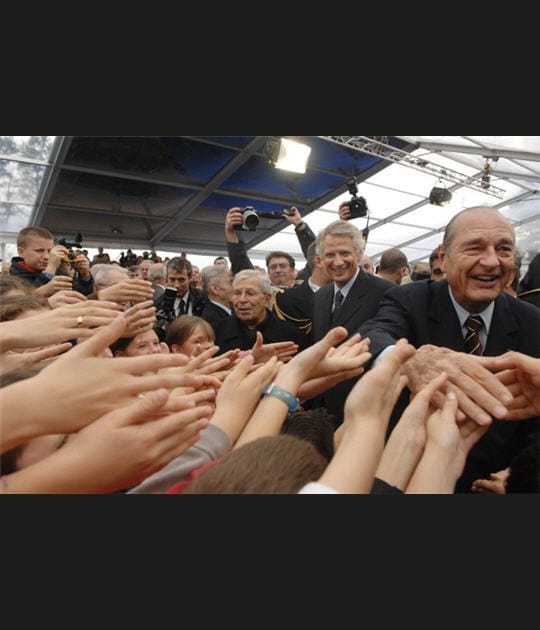 Jeux de mains pour Jacques Chirac