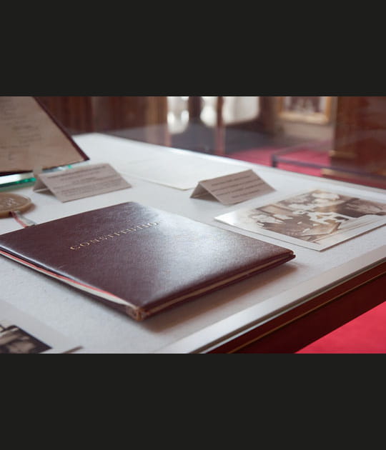 Un exemplaire original de la Constitution de 1958