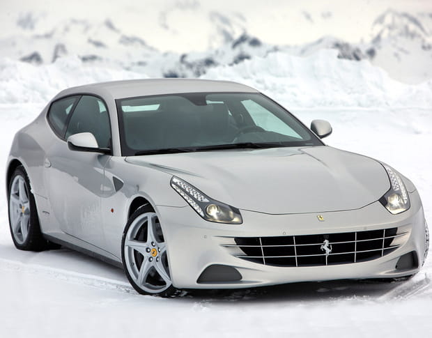 Ferrari FF : 335 km/h
