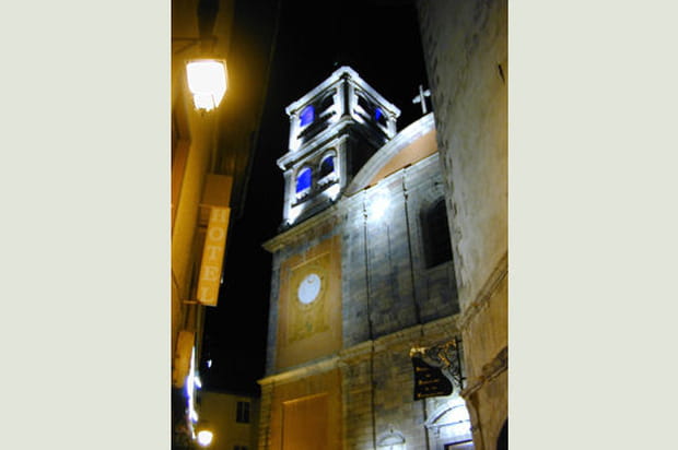 La collégiale : l'autre rempart