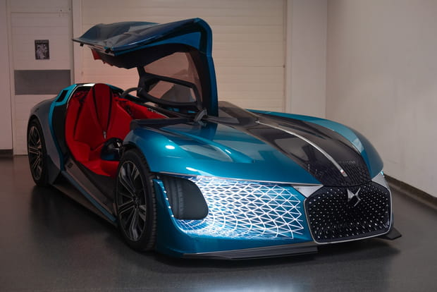 Le concept car DS X E-Tense trône dans l'entrée