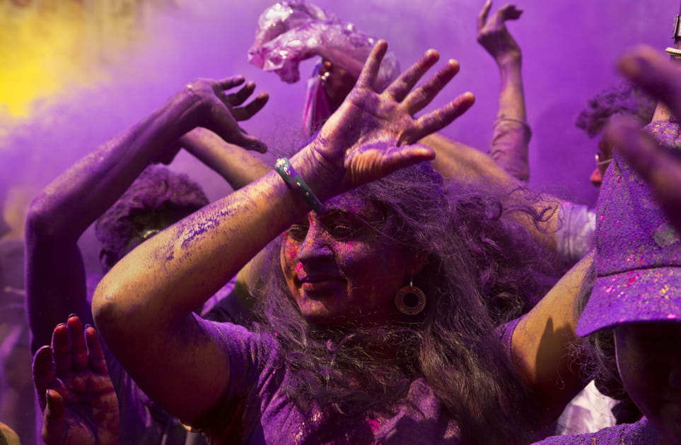 Chants et danses dans les rues