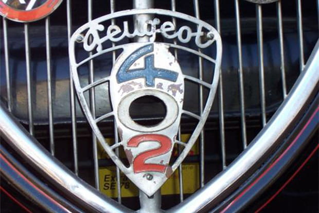 Peugeot 402 bleu blanc rouge