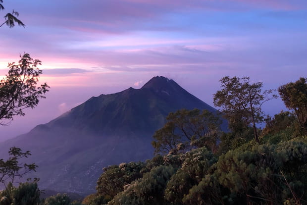 Merapi, actif et dangereux en Indonésie