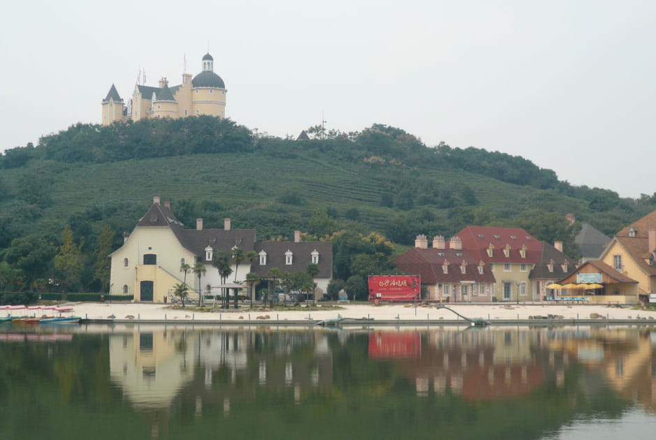 Ch&acirc;teau et &quot;petite ville fran&ccedil;aise&quot;