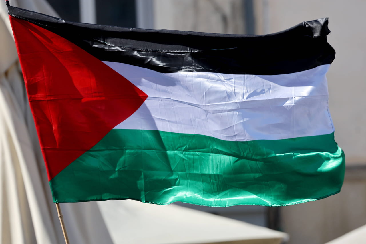 Drapeaux palestiniens sur les mairies le 22 septembre : est-ce vraiment illégal ?