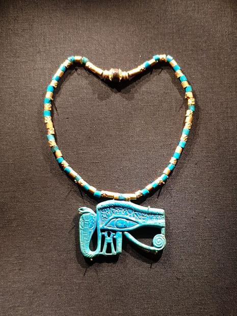 Pectoral en forme d'oeil oudjat