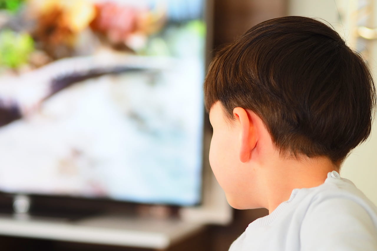Votre enfant veut toujours regarder le même film ou dessin animé ? Un psychologue révèle ce que ça veut dire de lui