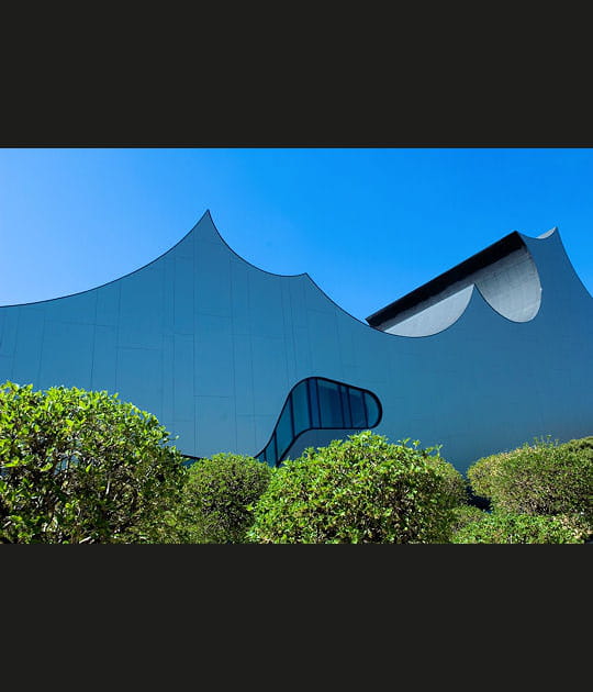 Un toit irr&eacute;gulier pour le Cumulus Hall