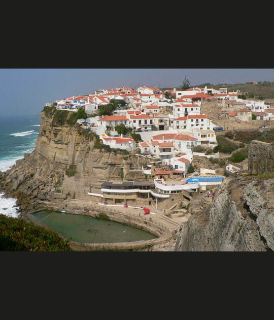 Azenhas do Mar, une ville perch&eacute;e de l'Atlantique