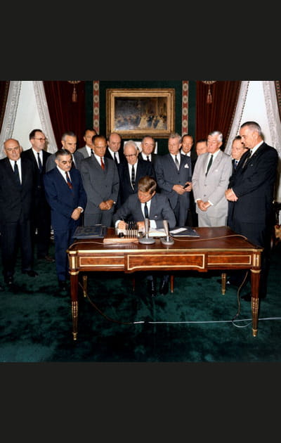 JFK, Pr&eacute;sident sur tous les fronts