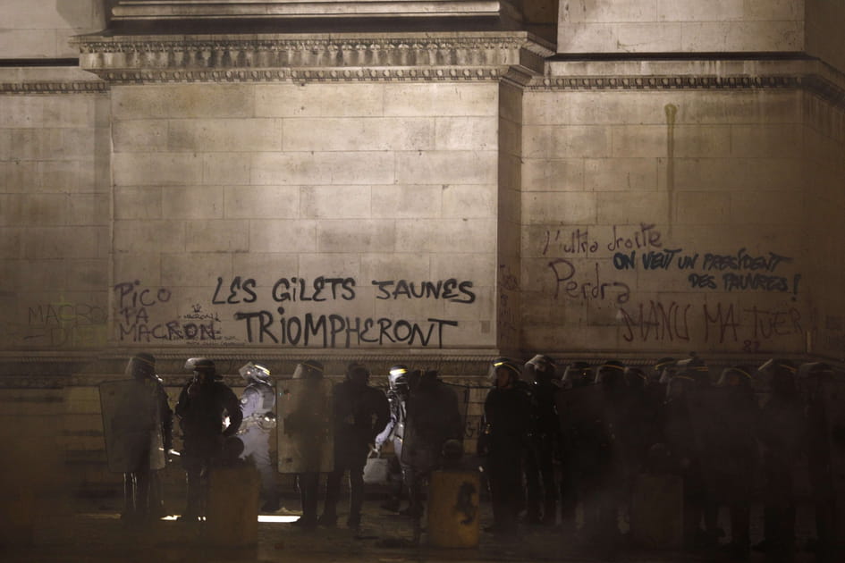 Gilets jaunes&nbsp;: les images choc &agrave; Paris