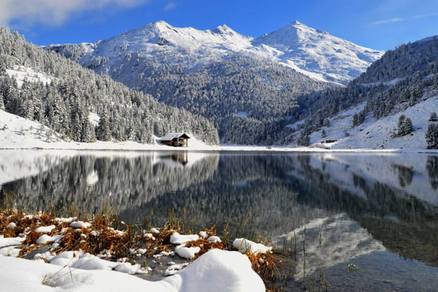 Le Lac de Tueda, le point de départ de randonnées d'exception