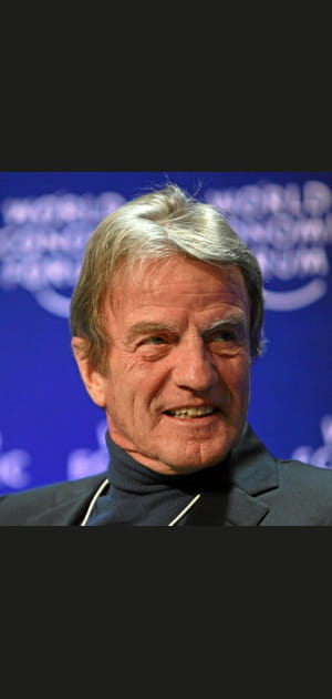 Bernard Kouchner voyage et&nbsp;re&ccedil;oit&nbsp;beaucoup