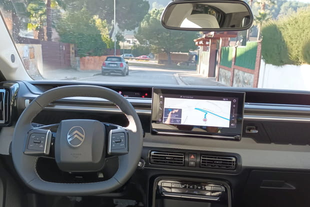 La planche de bord du nouveau Citroën C3 Aircross est très fonctionnelle