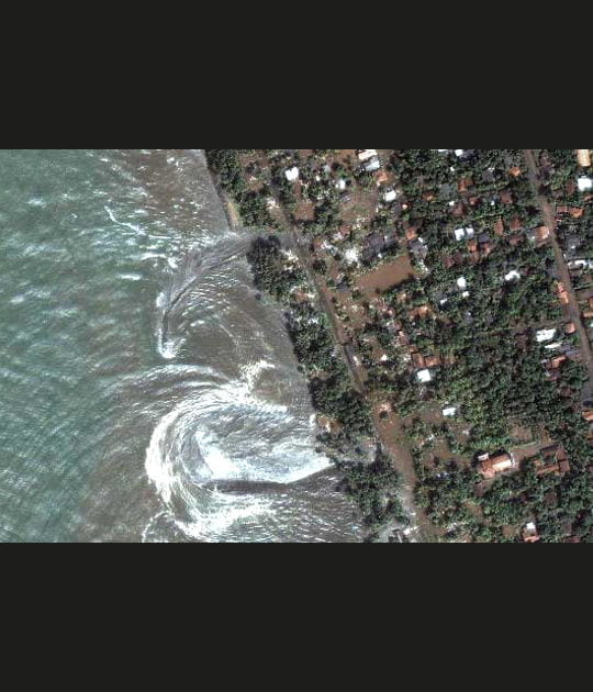 La vague du tsunami se retire