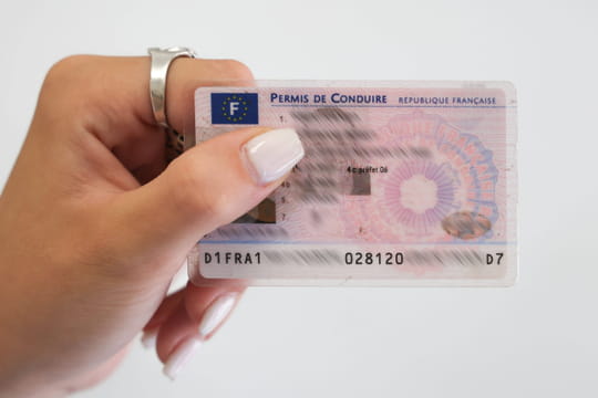 Le permis de conduire se d&eacute;mat&eacute;rialise mais seulement 1&nbsp;Fran&ccedil;ais sur 4&nbsp;peut l'obtenir