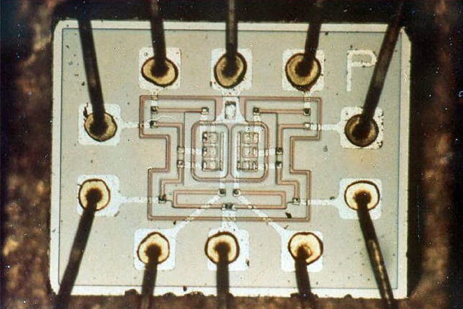 Le premier ordinateur &agrave; puces en silicium