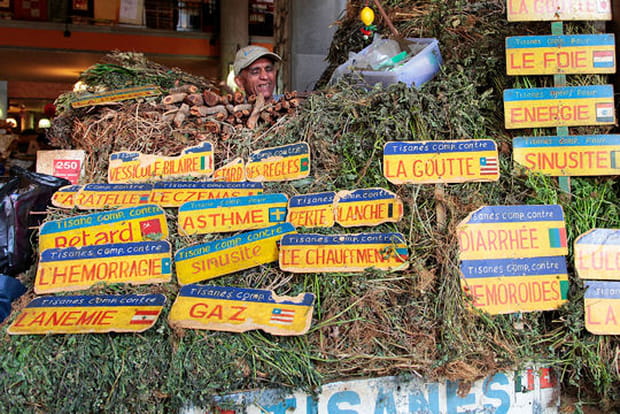 Plantes miraculeuses au marché de Port-Louis