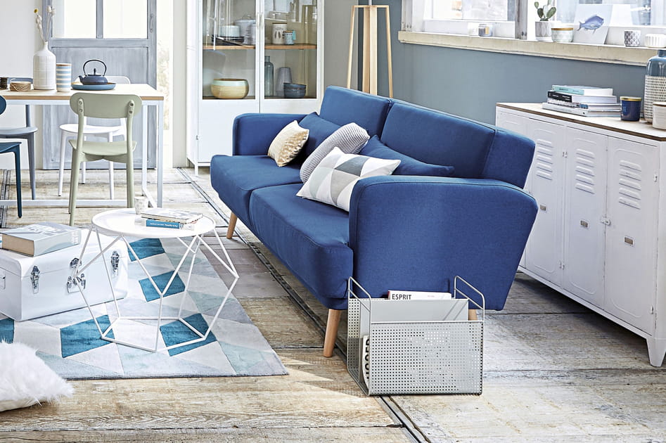 Un porte-revue en panneaux perfor&eacute;s