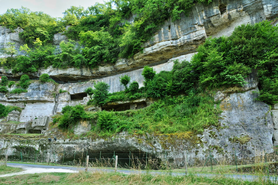 La Roque Saint-Christophe dans le P&eacute;rigord