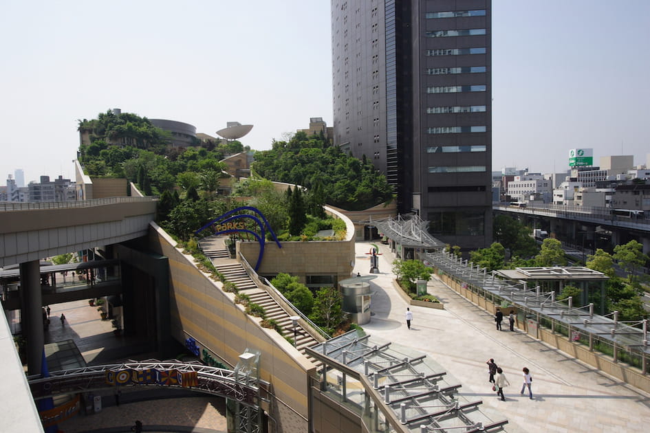 Les jardins sur&eacute;lev&eacute;s du Namba Parks &agrave; Osaka
