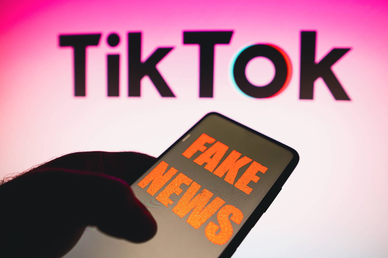 Cette astuce TikTok pour effacer les taches a été vue 800 000 fois - elle est pourtant "complètement fausse"