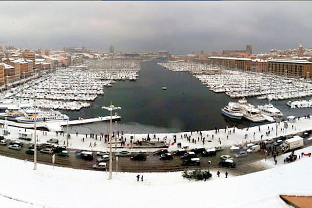 Le Vieux Port de Marseille sous la neige