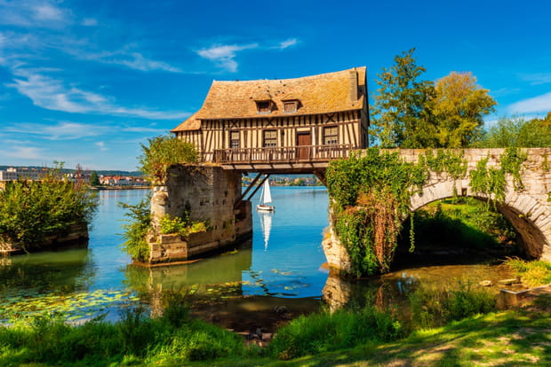 Vernon : un moulin iconique sur les bords de la Seine en Normandie
